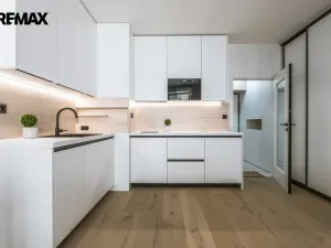 Pronájem bytu 1+kk, Praha - Vršovice, Krymská, 26 m2