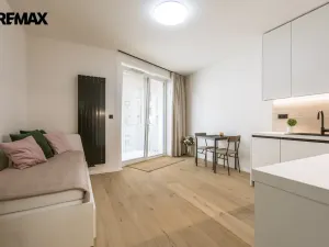Pronájem bytu 1+kk, Praha - Vršovice, Krymská, 26 m2