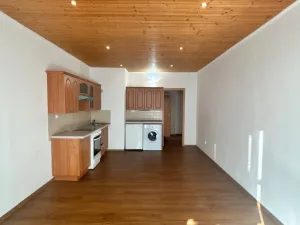 Pronájem bytu 1+kk, Hradec Králové, Brožíkova, 30 m2
