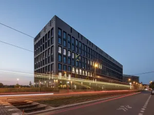 Pronájem kanceláře, Praha - Karlín, Sokolovská, 337 m2
