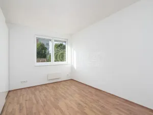 Pronájem bytu 2+kk, Jesenice, Na Okruhu, 50 m2
