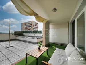 Prodej bytu 1+kk, Praha - Horní Měcholupy, Modenská, 70 m2