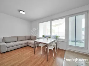 Prodej bytu 1+kk, Praha - Horní Měcholupy, Modenská, 70 m2