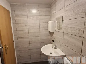 Pronájem obchodního prostoru, Dobřany, Školní, 79 m2