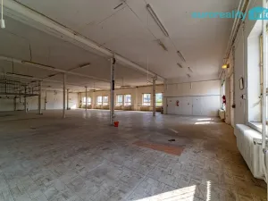 Pronájem skladu, Mariánské Lázně, třída Vítězství, 125 m2