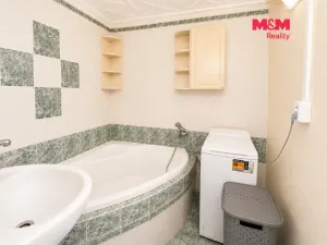 Prodej bytu 2+1, Karlovy Vary - Doubí, Jahodová, 65 m2