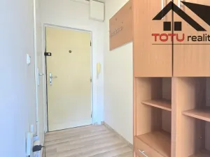 Pronájem bytu 1+1, Jaroměř, nábřeží 17. listopadu, 35 m2