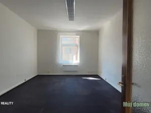 Pronájem bytu 3+1, Praha - Kobylisy, Nad záložnou, 85 m2