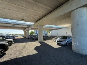 Pronájem komerčního pozemku, Praha, Radiová, 500 m2