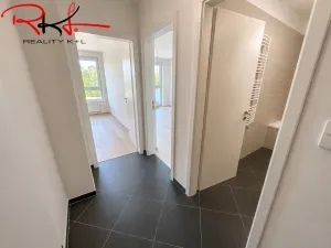 Pronájem bytu 2+kk, Praha, Pod Harfou, 49 m2