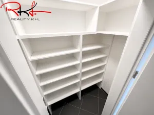 Pronájem bytu 2+kk, Praha, Pod Harfou, 45 m2
