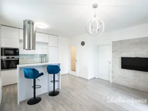 Pronájem bytu 2+kk, Praha - Vysočany, Strnadových, 50 m2