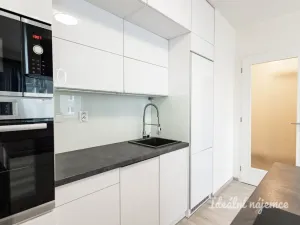 Pronájem bytu 2+kk, Praha - Vysočany, Strnadových, 50 m2