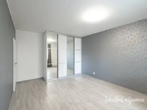 Pronájem bytu 2+kk, Praha - Vysočany, Strnadových, 50 m2
