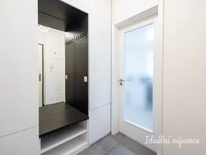 Pronájem bytu 2+kk, Praha - Vysočany, Strnadových, 50 m2