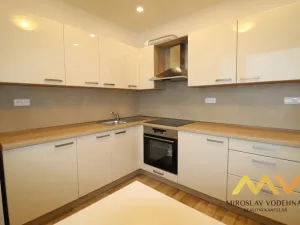 Pronájem bytu 2+kk, Hradec Králové - Nový Hradec Králové, třída Edvarda Beneše, 42 m2