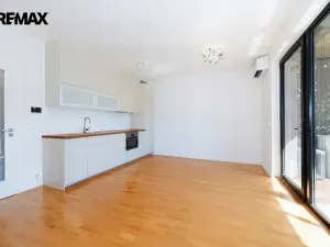 Pronájem bytu 1+kk, Praha, Smrčkova, 32 m2