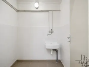 Pronájem skladu, Čeperka, 708 m2