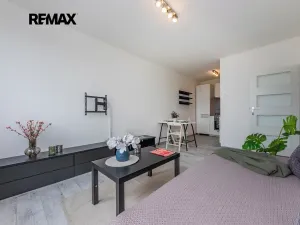 Prodej bytu 2+kk, Praha - Kobylisy, Třebenická, 41 m2