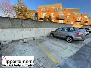 Pronájem garážového stání, Praha - Uhříněves, 12 m2