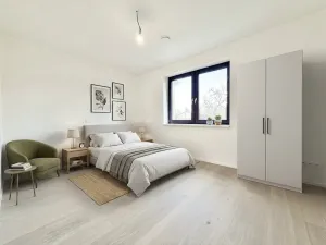 Prodej bytu 5+kk, Praha - Holyně, náměstí Pod lípou, 150 m2