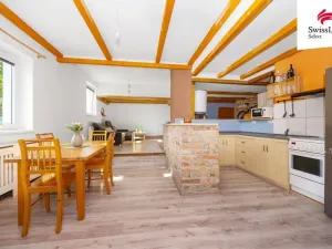 Prodej komerční nemovitosti, Holice, Holubova, 253 m2