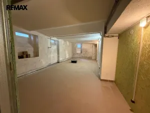 Prodej obchodního prostoru, Karlovy Vary, Moravská, 71 m2