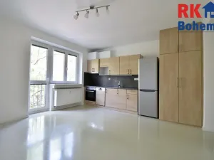 Pronájem bytu 1+kk, Praha - Vršovice, Jakutská, 28 m2