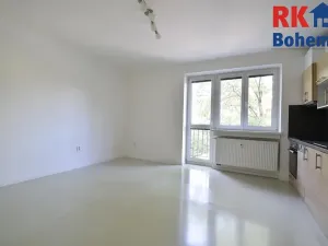 Pronájem bytu 1+kk, Praha - Vršovice, Jakutská, 28 m2