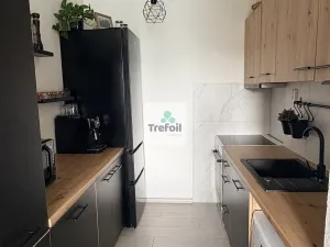Prodej bytu 2+kk, Praha, Bazovského, 45 m2