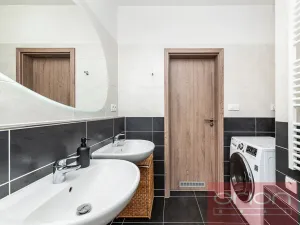 Prodej bytu 3+kk, Praha - Kyje, Sicherova, 72 m2