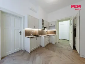 Pronájem bytu 2+1, Karlovy Vary, Na Vyhlídce, 83 m2