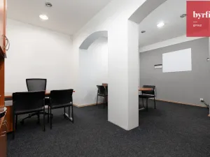 Pronájem obchodního prostoru, Opava, Dolní náměstí, 27 m2