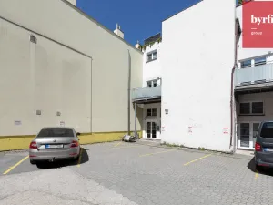 Pronájem obchodního prostoru, Opava, Dolní náměstí, 27 m2