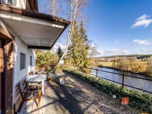 Prodej chaty, Týn nad Vltavou - Hněvkovice na levém břehu Vltavy, 80 m2