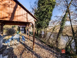 Prodej chaty, Týn nad Vltavou - Hněvkovice na levém břehu Vltavy, 80 m2
