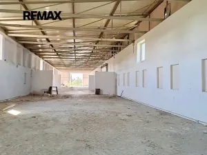 Pronájem skladu, Dolní Chvatliny, 3690 m2