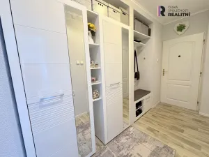 Prodej bytu 2+1, Karlovy Vary - Dvory, K. Kučery, 54 m2