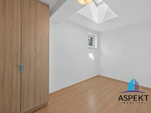 Pronájem bytu 2+kk, Praha - Holešovice, Poupětova, 64 m2
