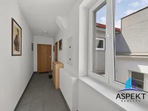 Pronájem bytu 2+kk, Praha - Holešovice, Poupětova, 64 m2
