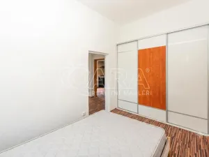 Prodej bytu 2+1, Hostinné, K. Čapka, 52 m2