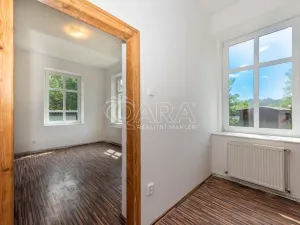 Prodej bytu 2+1, Hostinné, K. Čapka, 52 m2