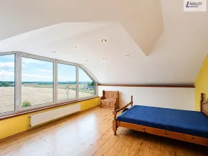Pronájem atypického bytu, Klučenice, 300 m2