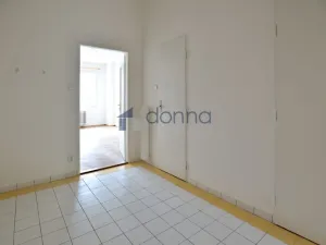 Pronájem bytu 1+1, Praha, Šrobárova, 42 m2
