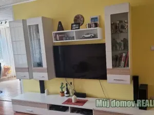 Pronájem bytu 2+1, Praha - Kobylisy, Famfulíkova, 60 m2