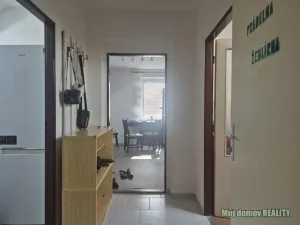 Pronájem bytu 1+1, Praha - Štěrboholy, Pod areálem, 45 m2