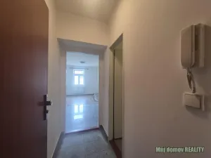 Pronájem bytu 1+kk, Praha - Vysočany, Freyova, 21 m2