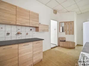 Pronájem obchodního prostoru, Pardubice - Zelené Předměstí, 17. listopadu, 250 m2