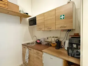 Prodej obchodního prostoru, Praha - Žižkov, Husitská, 89 m2