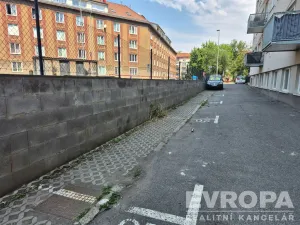 Pronájem garážového stání, Praha, Limuzská, 14 m2